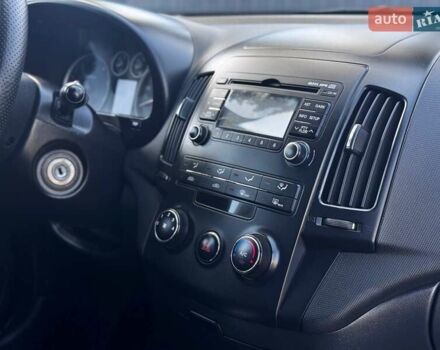 Бежевий Хендай i30, об'ємом двигуна 1.58 л та пробігом 254 тис. км за 7500 $, фото 21 на Automoto.ua
