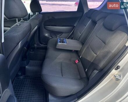 Бежевий Хендай i30, об'ємом двигуна 1.58 л та пробігом 254 тис. км за 7500 $, фото 16 на Automoto.ua