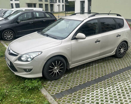 Бежевый Хендай i30, объемом двигателя 1.6 л и пробегом 137 тыс. км за 7700 $, фото 1 на Automoto.ua