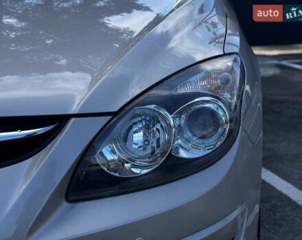 Бежевий Хендай i30, об'ємом двигуна 1.58 л та пробігом 254 тис. км за 7500 $, фото 2 на Automoto.ua