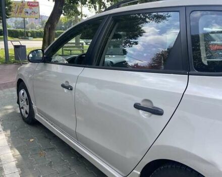 Бежевый Хендай i30, объемом двигателя 1.58 л и пробегом 358 тыс. км за 5500 $, фото 2 на Automoto.ua