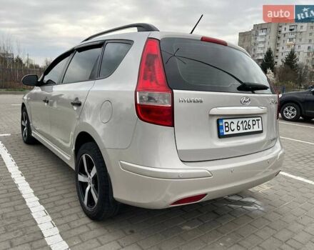 Бежевый Хендай i30, объемом двигателя 1.59 л и пробегом 283 тыс. км за 7400 $, фото 2 на Automoto.ua