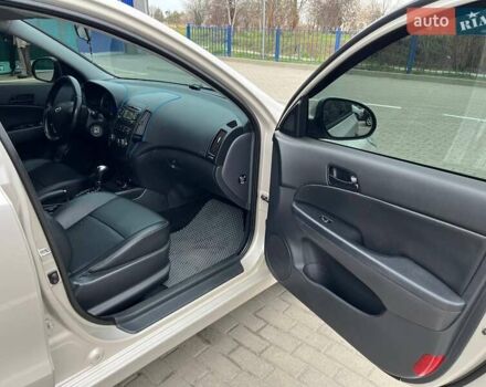 Бежевый Хендай i30, объемом двигателя 1.59 л и пробегом 283 тыс. км за 7400 $, фото 12 на Automoto.ua