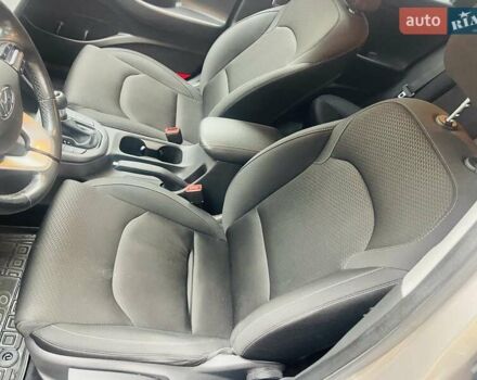 Бежевый Хендай i30, объемом двигателя 1.59 л и пробегом 118 тыс. км за 16700 $, фото 12 на Automoto.ua