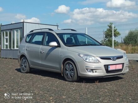 Хендай i30 2008 в Нововолынск на Automoto.ua Бежевый Хендай i30, объемом двигателя 0 л и пробегом 1 тыс. км за 5300 $, фото 1 на Automoto.ua