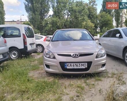 Бежевий Хендай i30, об'ємом двигуна 1.59 л та пробігом 155 тис. км за 6100 $, фото 1 на Automoto.ua