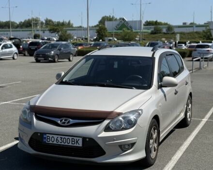 Бежевый Хендай i30, объемом двигателя 1.6 л и пробегом 250 тыс. км за 7999 $, фото 1 на Automoto.ua