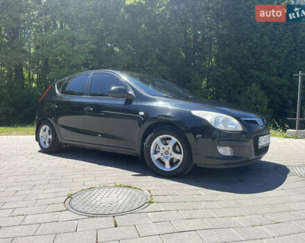 Черный Хендай i30, объемом двигателя 1.6 л и пробегом 307 тыс. км за 4850 $, фото 2 на Automoto.ua