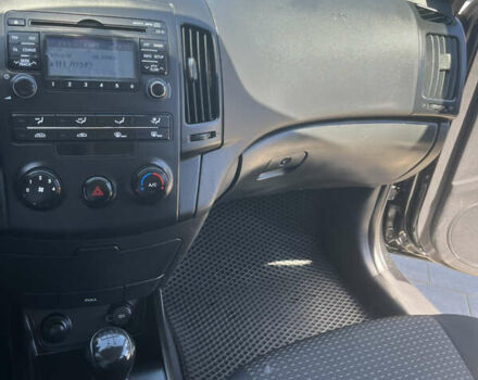 Черный Хендай i30, объемом двигателя 1.6 л и пробегом 307 тыс. км за 4850 $, фото 10 на Automoto.ua