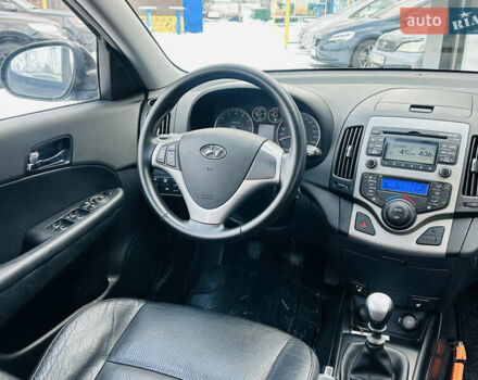 Черный Хендай i30, объемом двигателя 1.6 л и пробегом 190 тыс. км за 6799 $, фото 21 на Automoto.ua