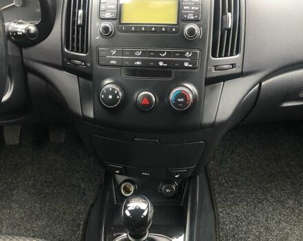Черный Хендай i30, объемом двигателя 1.59 л и пробегом 150 тыс. км за 5950 $, фото 6 на Automoto.ua
