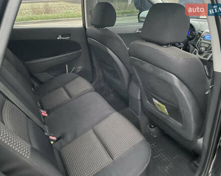 Черный Хендай i30, объемом двигателя 1.6 л и пробегом 253 тыс. км за 5500 $, фото 12 на Automoto.ua