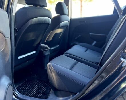 Чорний Хендай i30, об'ємом двигуна 1.4 л та пробігом 195 тис. км за 5650 $, фото 6 на Automoto.ua