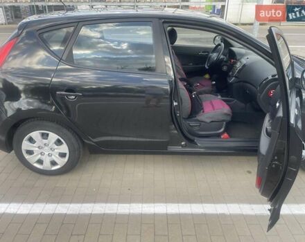 Черный Хендай i30, объемом двигателя 1.58 л и пробегом 227 тыс. км за 5900 $, фото 6 на Automoto.ua