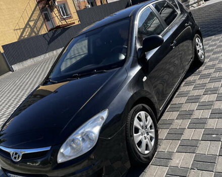 Черный Хендай i30, объемом двигателя 1.4 л и пробегом 267 тыс. км за 5400 $, фото 5 на Automoto.ua