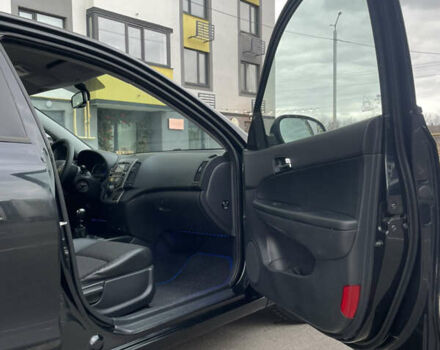 Черный Хендай i30, объемом двигателя 1.98 л и пробегом 227 тыс. км за 6500 $, фото 12 на Automoto.ua