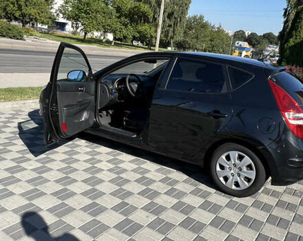 Черный Хендай i30, объемом двигателя 1.4 л и пробегом 267 тыс. км за 5400 $, фото 3 на Automoto.ua