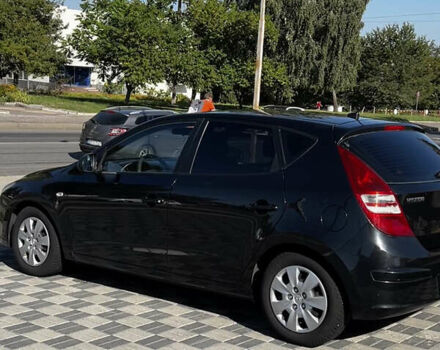 Черный Хендай i30, объемом двигателя 1.4 л и пробегом 265 тыс. км за 5600 $, фото 6 на Automoto.ua