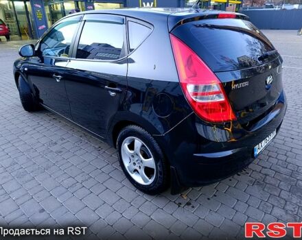 Черный Хендай i30, объемом двигателя 1.4 л и пробегом 170 тыс. км за 5800 $, фото 3 на Automoto.ua