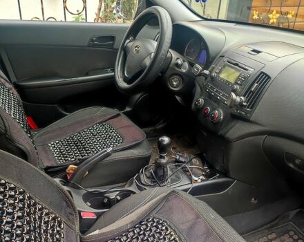 Чорний Хендай i30, об'ємом двигуна 1.6 л та пробігом 390 тис. км за 5300 $, фото 5 на Automoto.ua
