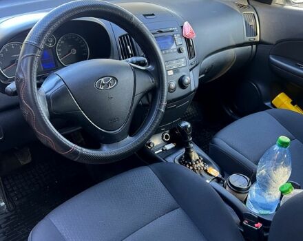 Чорний Хендай i30, об'ємом двигуна 1.4 л та пробігом 195 тис. км за 5650 $, фото 9 на Automoto.ua