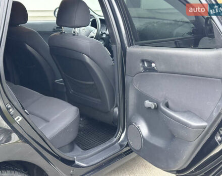 Чорний Хендай i30, об'ємом двигуна 1.4 л та пробігом 204 тис. км за 5950 $, фото 14 на Automoto.ua