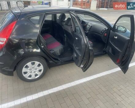 Черный Хендай i30, объемом двигателя 1.58 л и пробегом 227 тыс. км за 5900 $, фото 3 на Automoto.ua