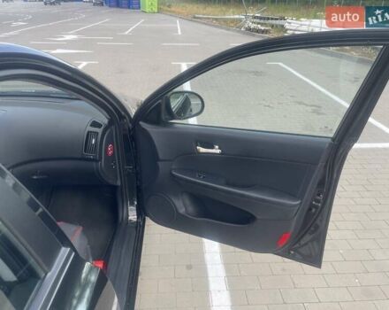 Черный Хендай i30, объемом двигателя 1.58 л и пробегом 227 тыс. км за 5900 $, фото 7 на Automoto.ua
