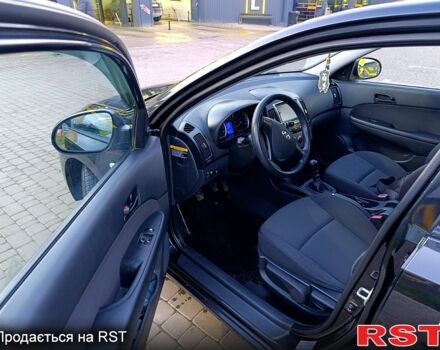 Черный Хендай i30, объемом двигателя 1.4 л и пробегом 170 тыс. км за 5800 $, фото 7 на Automoto.ua