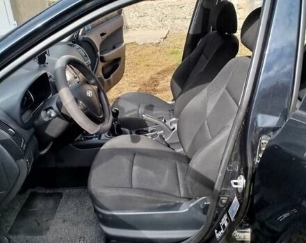 Черный Хендай i30, объемом двигателя 1.4 л и пробегом 215 тыс. км за 5500 $, фото 14 на Automoto.ua