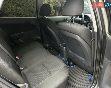Черный Хендай i30, объемом двигателя 1.4 л и пробегом 240 тыс. км за 6000 $, фото 26 на Automoto.ua