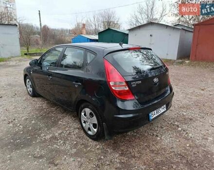 Черный Хендай i30, объемом двигателя 1.4 л и пробегом 314 тыс. км за 5650 $, фото 13 на Automoto.ua