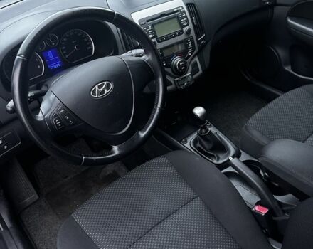 Черный Хендай i30, объемом двигателя 1.6 л и пробегом 178 тыс. км за 5350 $, фото 4 на Automoto.ua