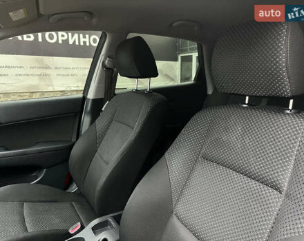Черный Хендай i30, объемом двигателя 1.4 л и пробегом 240 тыс. км за 6000 $, фото 14 на Automoto.ua