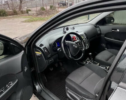 Черный Хендай i30, объемом двигателя 1.6 л и пробегом 255 тыс. км за 6800 $, фото 5 на Automoto.ua