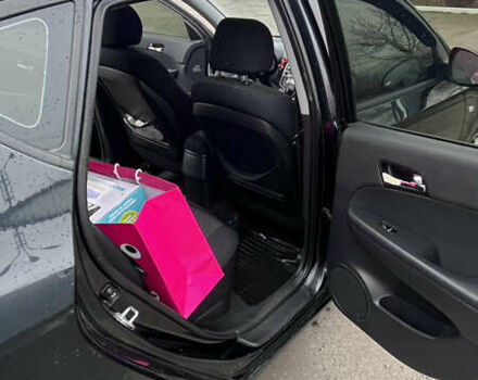 Черный Хендай i30, объемом двигателя 1.6 л и пробегом 255 тыс. км за 6800 $, фото 12 на Automoto.ua