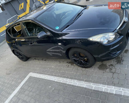 Черный Хендай i30, объемом двигателя 1.4 л и пробегом 194 тыс. км за 6000 $, фото 4 на Automoto.ua