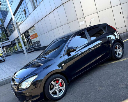 Чорний Хендай i30, об'ємом двигуна 1.6 л та пробігом 190 тис. км за 6300 $, фото 2 на Automoto.ua