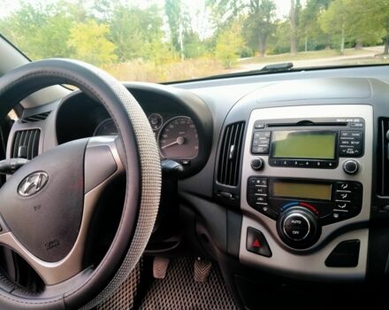 Черный Хендай i30, объемом двигателя 1.6 л и пробегом 290 тыс. км за 5500 $, фото 4 на Automoto.ua