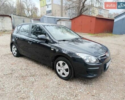 Черный Хендай i30, объемом двигателя 1.4 л и пробегом 314 тыс. км за 5650 $, фото 10 на Automoto.ua