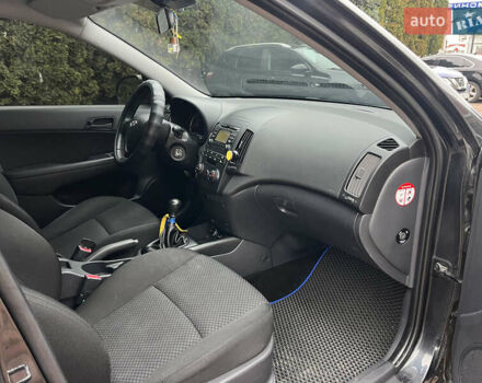 Черный Хендай i30, объемом двигателя 1.4 л и пробегом 240 тыс. км за 6000 $, фото 22 на Automoto.ua