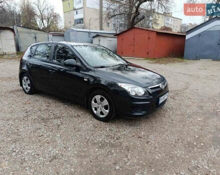 Черный Хендай i30, объемом двигателя 1.4 л и пробегом 314 тыс. км за 5650 $, фото 1 на Automoto.ua