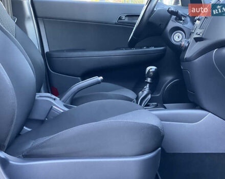Черный Хендай i30, объемом двигателя 1.4 л и пробегом 167 тыс. км за 6299 $, фото 31 на Automoto.ua