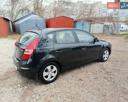 Черный Хендай i30, объемом двигателя 1.4 л и пробегом 314 тыс. км за 5650 $, фото 9 на Automoto.ua