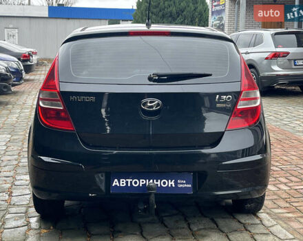 Черный Хендай i30, объемом двигателя 1.4 л и пробегом 240 тыс. км за 6000 $, фото 5 на Automoto.ua