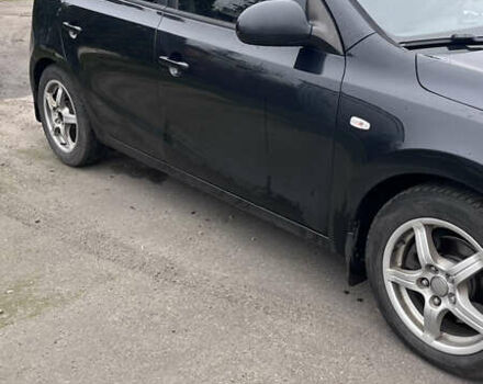 Черный Хендай i30, объемом двигателя 1.6 л и пробегом 255 тыс. км за 6800 $, фото 2 на Automoto.ua