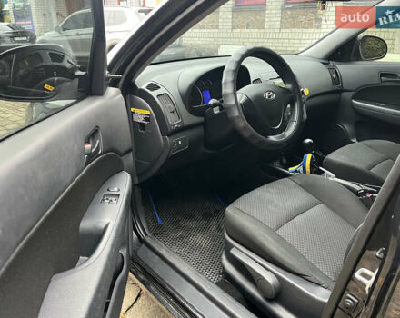 Черный Хендай i30, объемом двигателя 1.4 л и пробегом 240 тыс. км за 6000 $, фото 11 на Automoto.ua