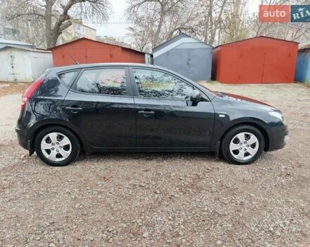 Черный Хендай i30, объемом двигателя 1.4 л и пробегом 314 тыс. км за 5650 $, фото 6 на Automoto.ua