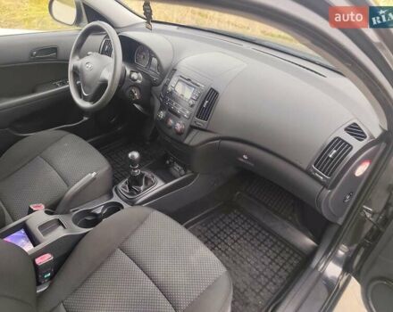 Черный Хендай i30, объемом двигателя 1.4 л и пробегом 160 тыс. км за 5999 $, фото 15 на Automoto.ua