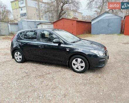 Черный Хендай i30, объемом двигателя 1.4 л и пробегом 314 тыс. км за 5650 $, фото 15 на Automoto.ua